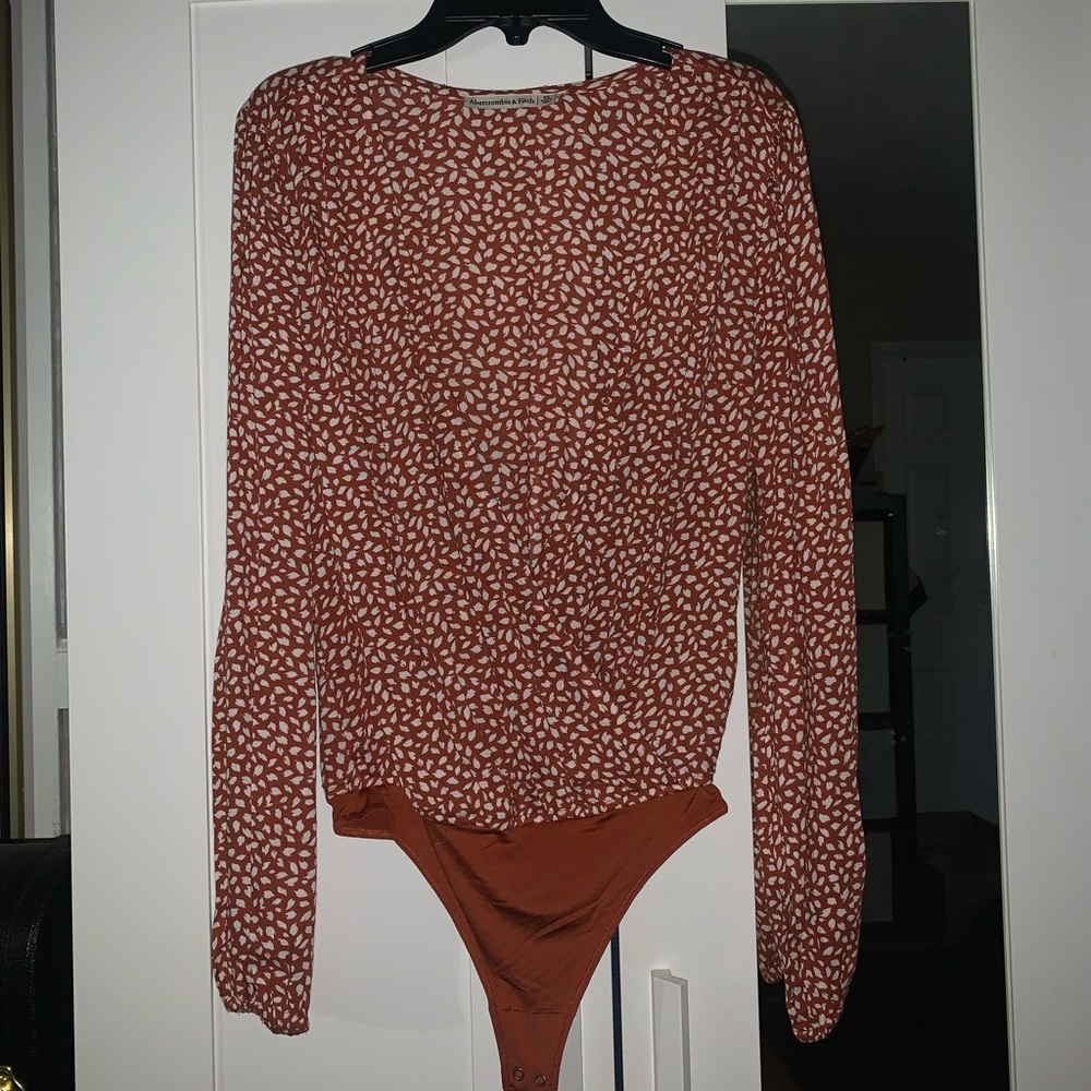 Abercrombie V neck long sleeve bodysuit blouse